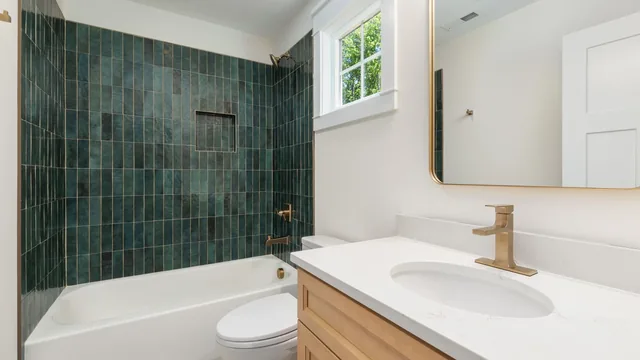 Fully remodeled bathroom in Santa Clarita, CA